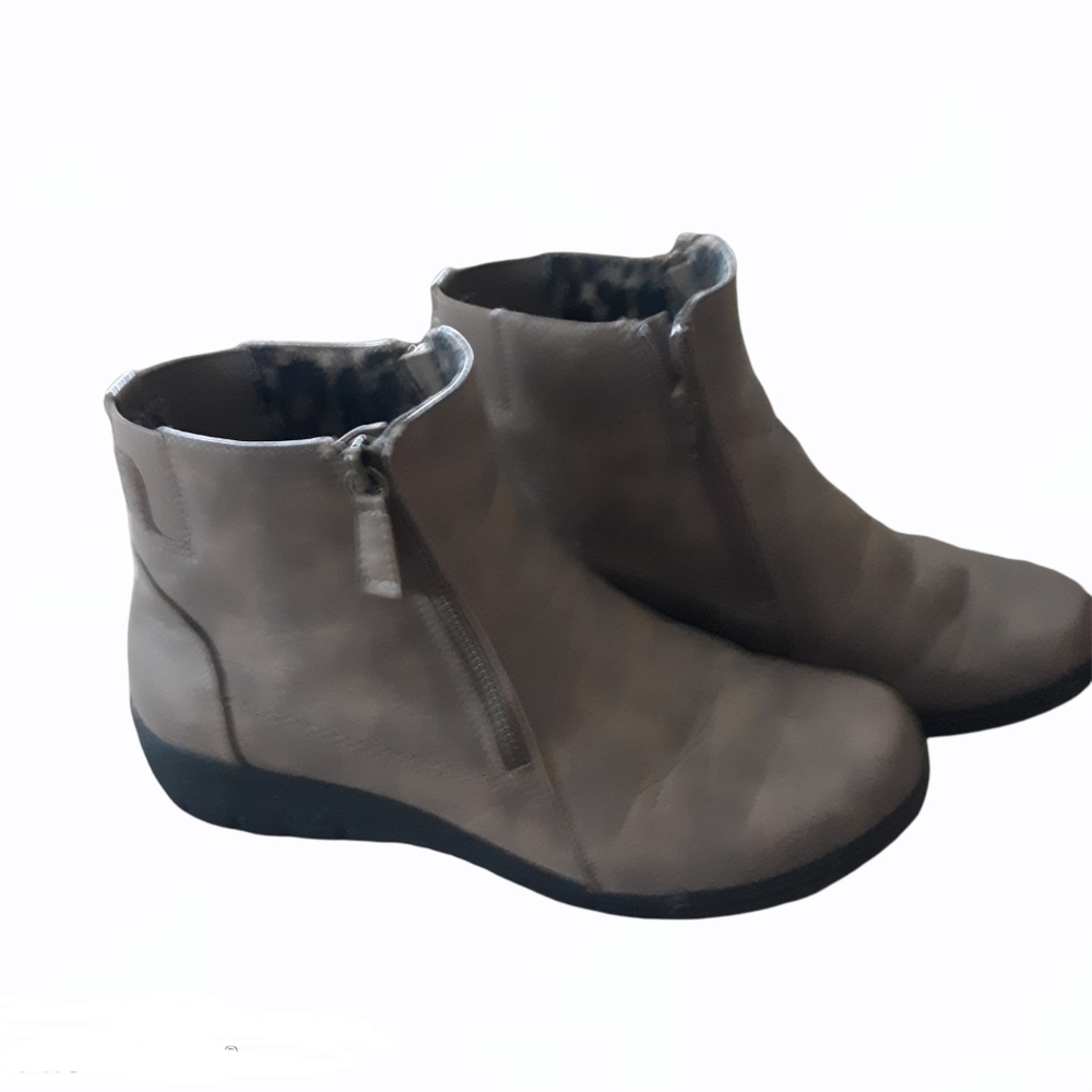 Easy Street comfort wave Ankle Boot Sz 10